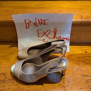 Elegant Gold Peep-Toe Slingback Heels